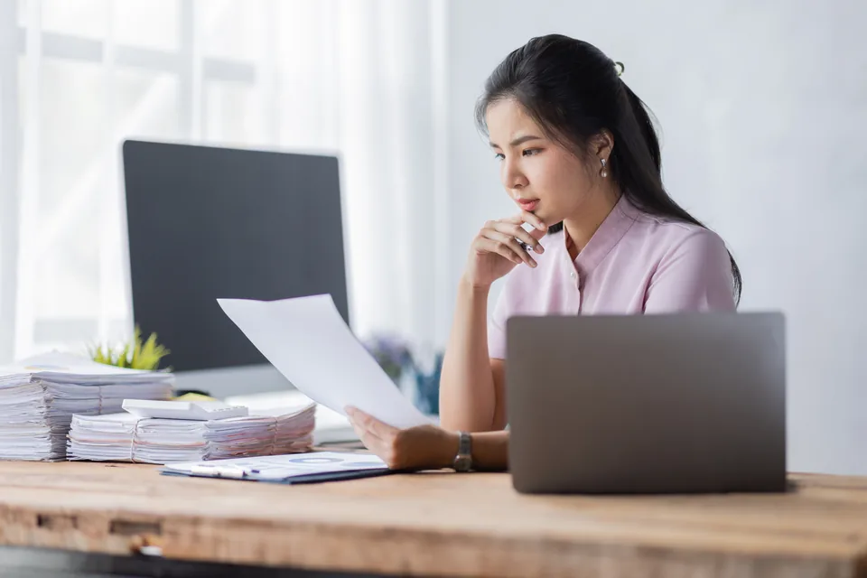 Finance- of complianceprofessional aan het werk